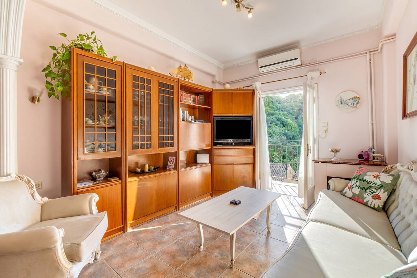 Entire apartment, Apartment 'Georgia's' with Balcony, Wi-Fi and Air Conditioning in Mantouki, Corfu (city)