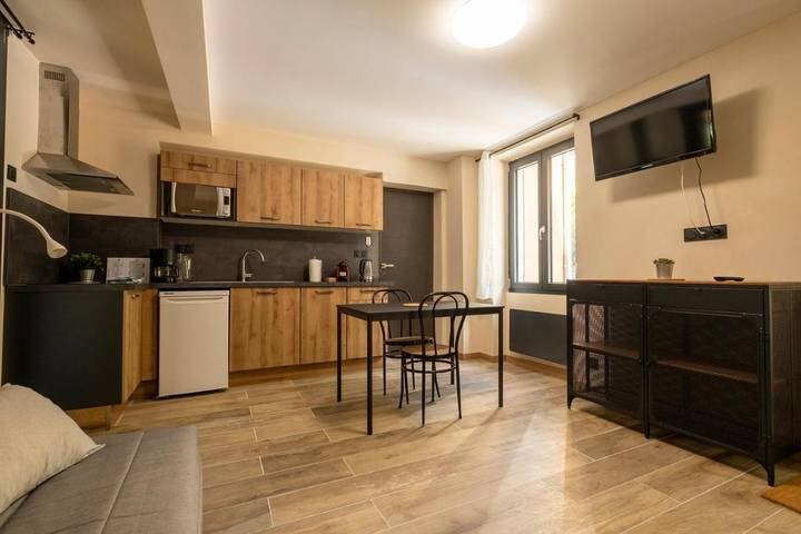 Gîte pour 2 personnes, avec terrasse et vue à Tourrette-Levens