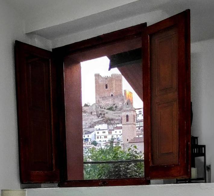 Escapadas de fin de semana para 6 personas, con balcón y vistas en Alcalá del Júcar