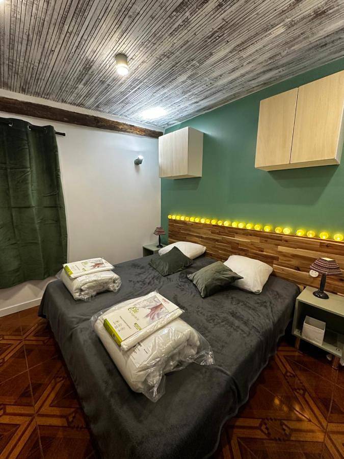 Location de vacances pour 4 personnes, avec Terrasse ainsi que Jardin et Vue à Monnet-la-Ville