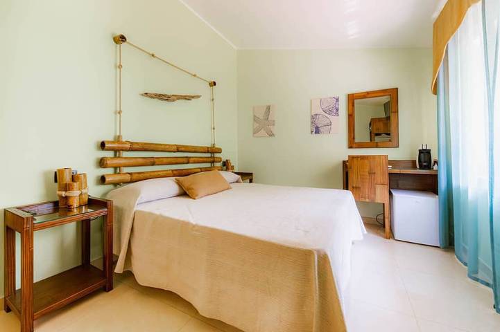 Just a stone's throw from the beach and the pine forest. in Borgia, Ionische Küste Kalabrien