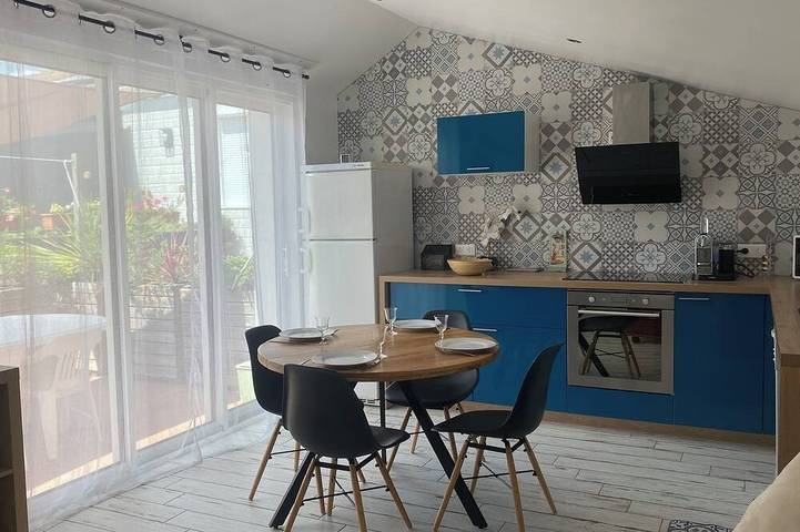 Gîte pour 4 personnes, avec piscine ainsi que jardin et terrasse, animaux acceptés à Monnières