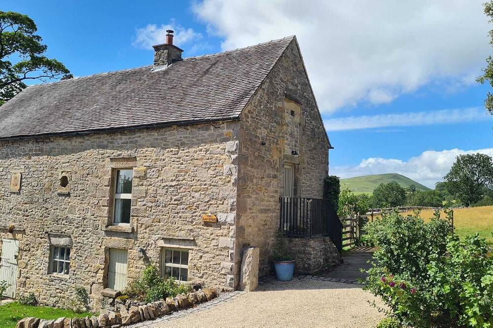 Cosy Barn in The Peak District National Park - ideal for walkers. Dog friendly . in Staffordshire