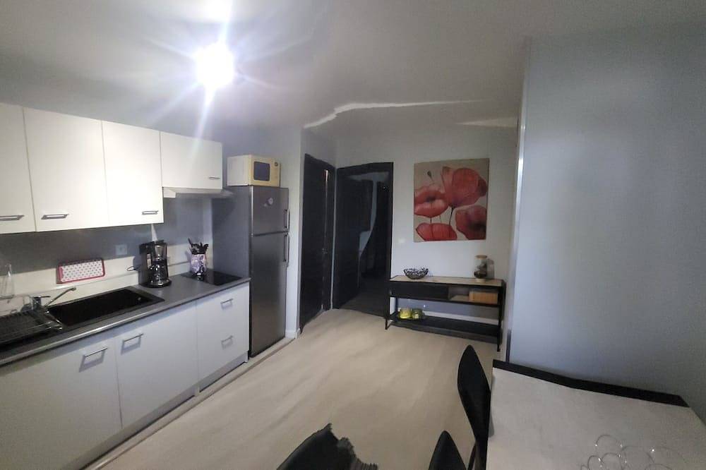 Entire apartment, Apartment sleeps 4 / 6 at the entrance to the gorges du Tarn 2 bedrooms in Paulhe, Parc naturel régional des Grands Causses
