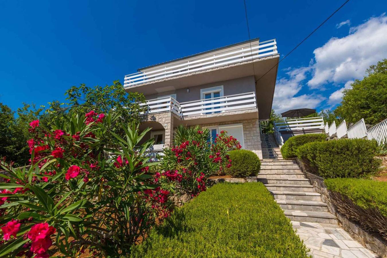 Ganze Ferienwohnung, Ferienwohnung mit Meerblick und Garten zur gemeinsamen Nutzung  in Crikvenica, Primorje-Gorski Kotar