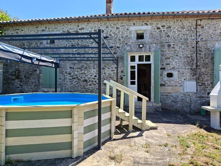 Location de vacances pour 7 personnes, avec jardin ainsi que piscine et vue, animaux acceptés à Roussines - 4