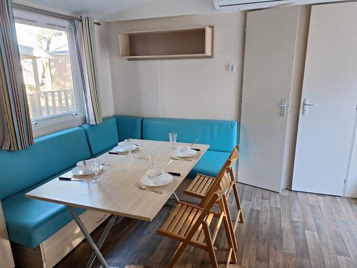 Camping pour 6 personnes, avec piscine et vue ainsi que bassin pour enfant et jardin