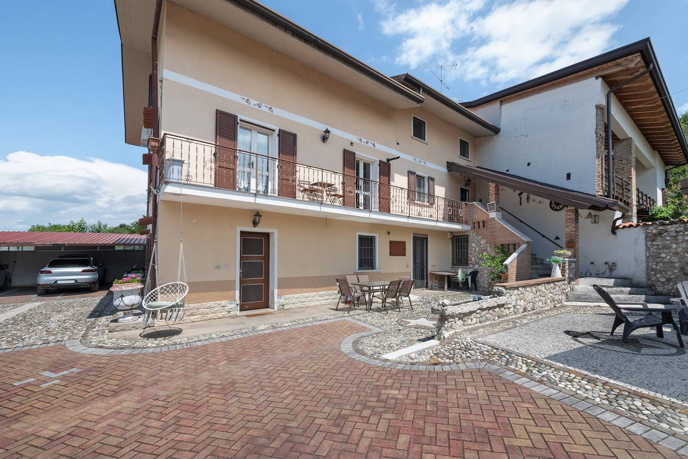 Ganze Wohnung, Apartment 'La Corte Delle Fate' mit Gemeinschaftspool, Gemeinschaftsgarten und Wlan in Lonato del Garda, Brescia Provinz