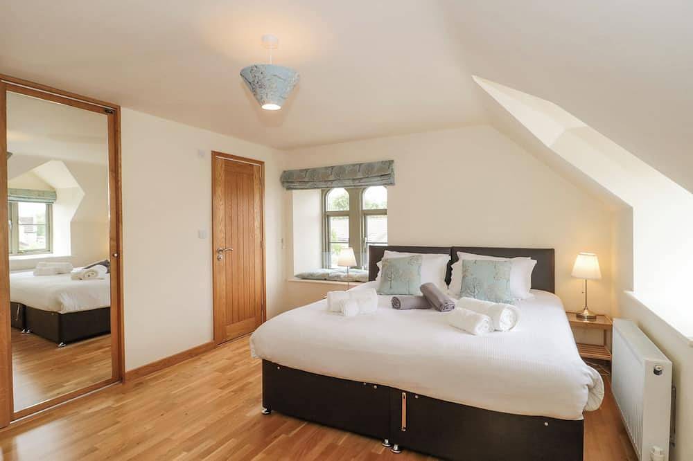 The Old Schoolrooms, family friendly in Holcombe, Somerset in Holcombe, Somerset