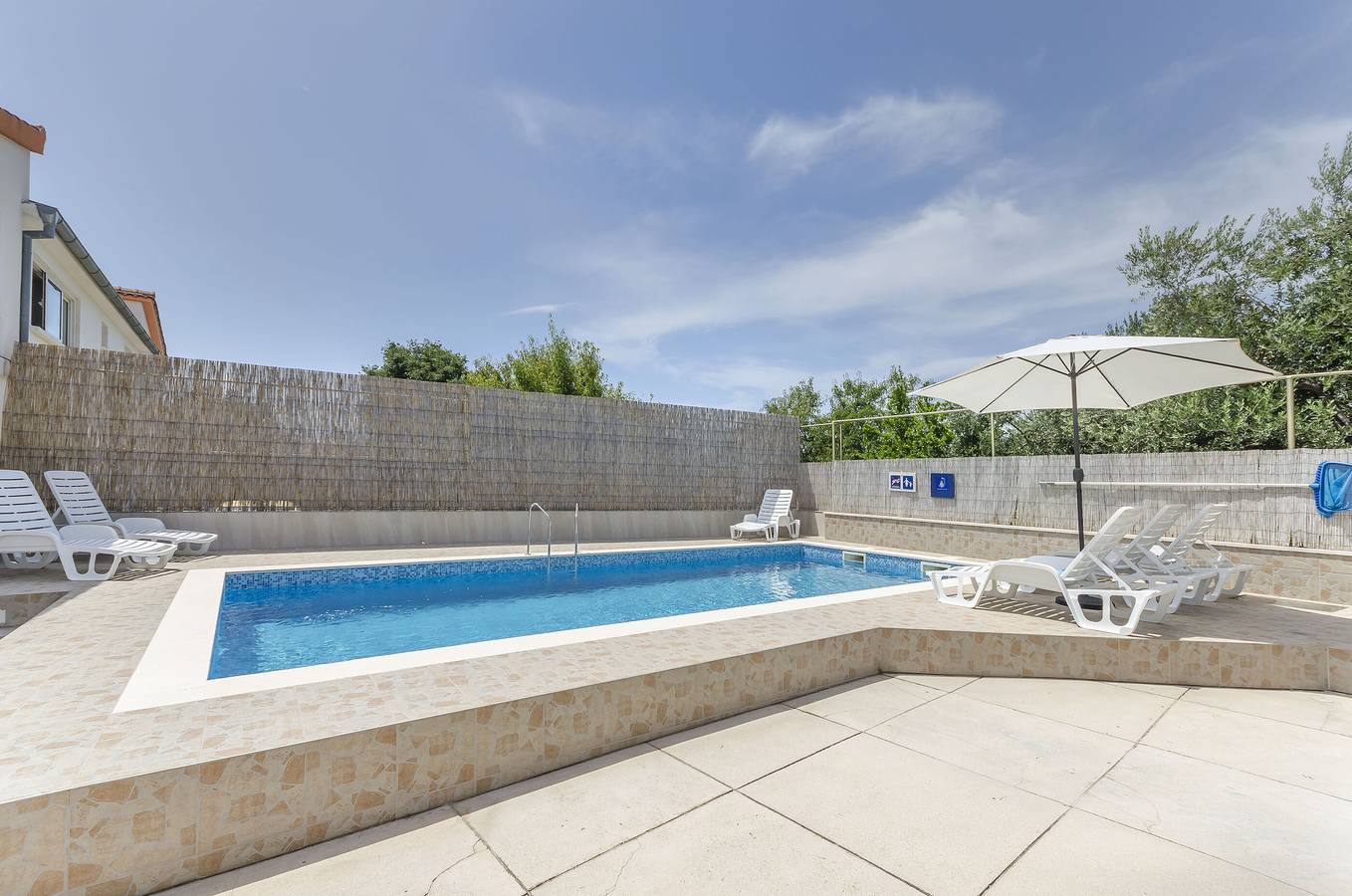 Ganze Wohnung, Apartments Mila Family with pool in Tribunj, Šibenik-Knin