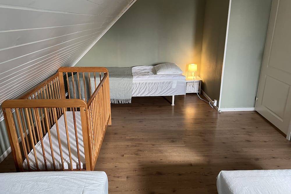 Big house with wifi, sleeps 8. 4 mins from Isaberg skiing, Mtb and golf course. in Nissafors, Isaberg