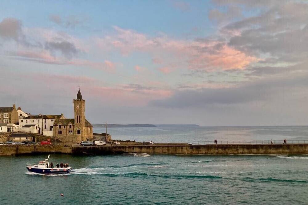 Maison de vacances près de la mer avec jardin ensoleillé privé près de la plage et du port in Porthleven, Cornouailles