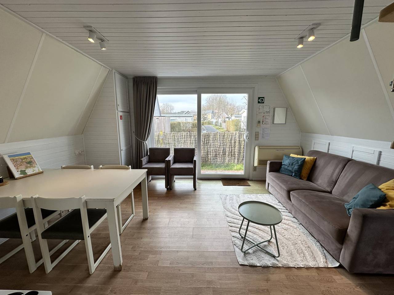 Eenvoudig chalet met gemeenschappelijk zwembad in Oostduinkerke, Koksijde