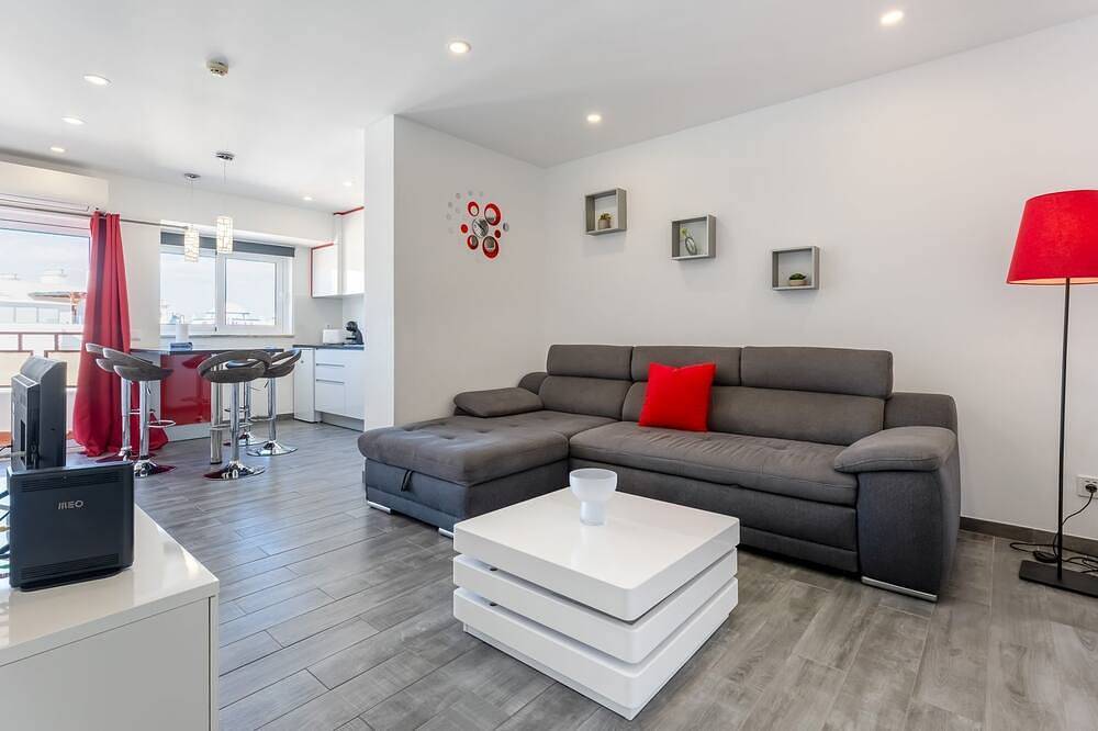 Ganze Wohnung, Red Velvet 1 Bdr Flat With Balcony by Lovelystay in Praia da Rocha, Portimão