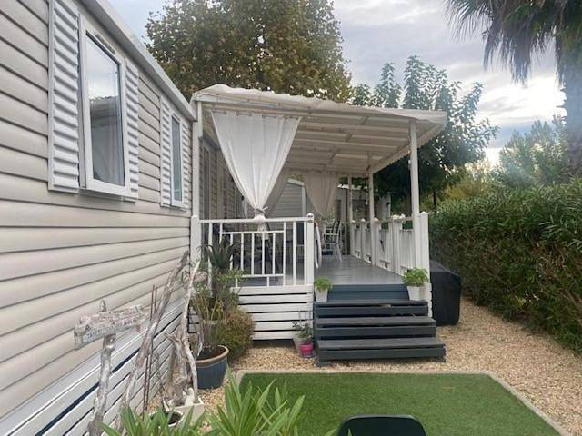 Camping pour 4 personnes, avec piscine et jacuzzi ainsi que jardin et sauna à Valras-Plage - 2