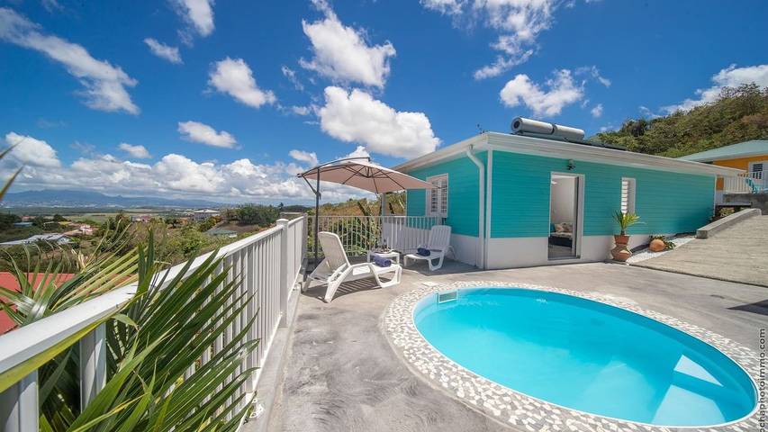Bungalow pour 4 personnes, avec piscine et terrasse en Martinique
