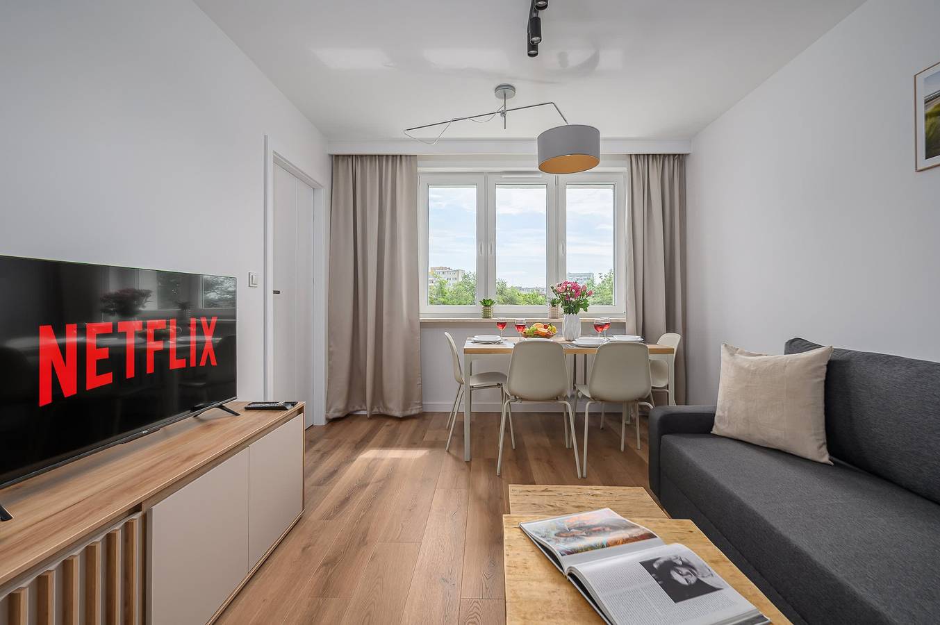 Ganze Wohnung, Lumina 3-rooms apart near the GåÃ³wna train station in Warschau, Masowien