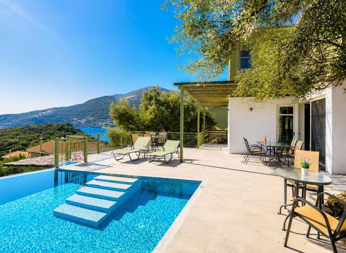 Villa with pool for 6 people, with garden and terrace in Lefkada