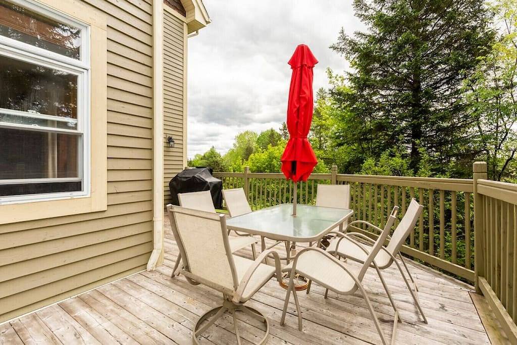 Serenity Peaks Lodge by Instantsuites-Labete Golf in Mont-Tremblant