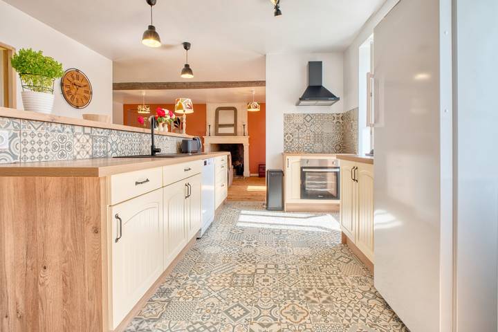 Le Poirier Dordogne – 15 personas, piscina privada, terraza, gran gîte de encanto en tranquilidad in Allemans, Périgord Vert