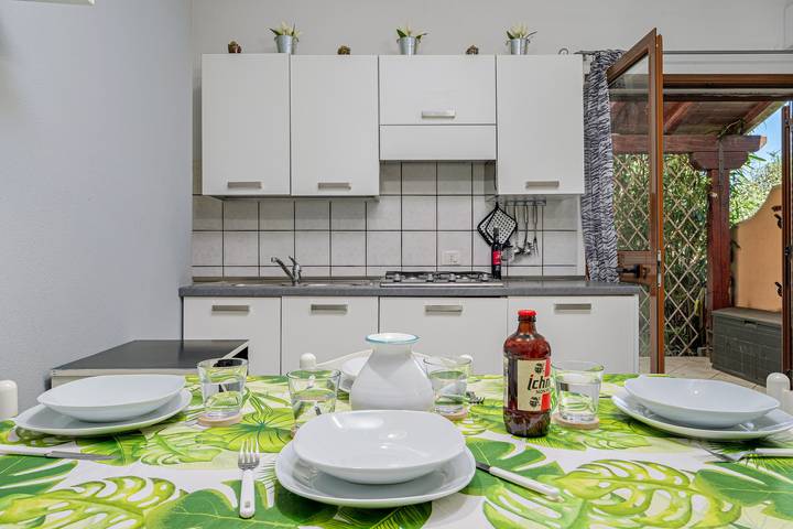 Casa Vacanze 'Vespucci' con Terrazza Privata, Giardino e Aria Condizionata in Agrustos, Budoni