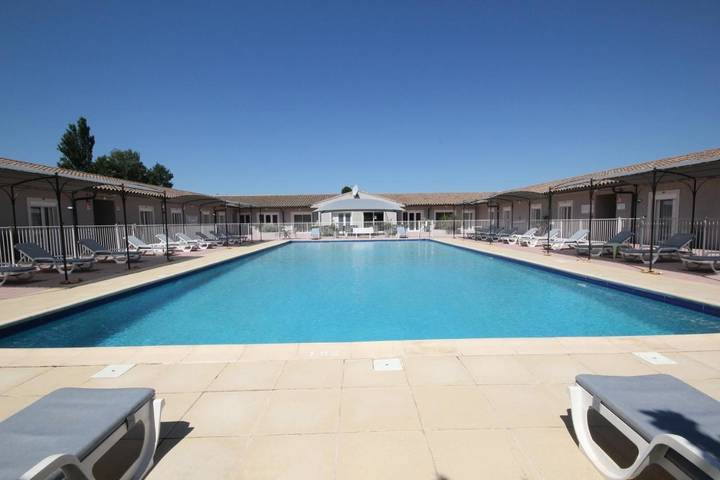 Hôtel pour 2 personnes, avec Terrasse ainsi que Jardin et Piscine à Le Thor
