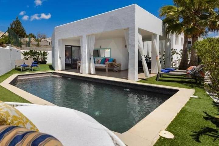 Villa für 6 Personen, mit Pool und Ausblick sowie Garten - 1