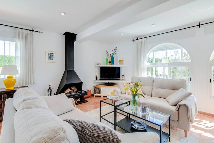 Villa 'Viking' mit Meerblick, Wlan und Klimaanlage in Las Chapas, Marbella