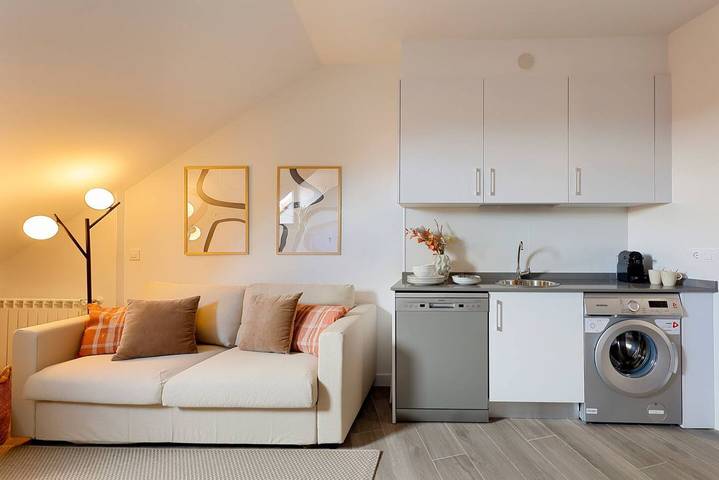 Apartamento entero, Encantador Apartamento con Wi-Fi y Lavadora/Secadora in Oviedo, Cordillera Cantábrica