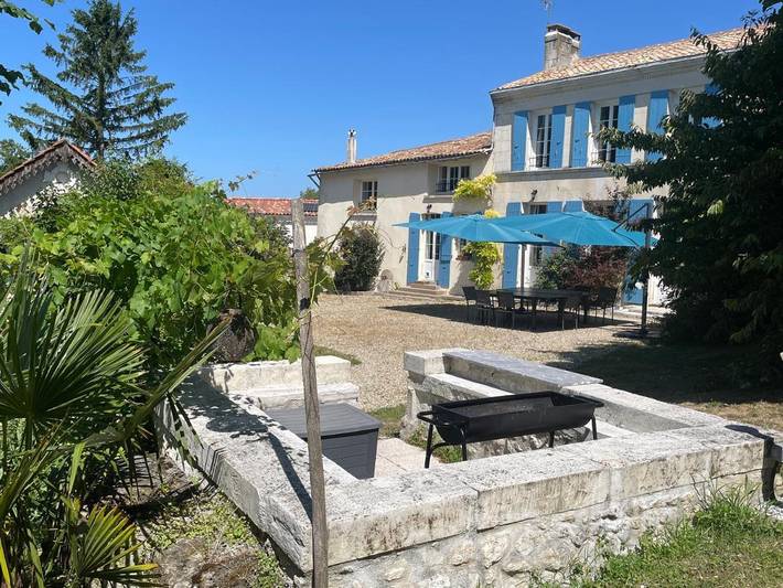 Location de vacances pour 13 personnes, avec piscine et jardin à Chenac-Saint-Seurin-d'Uzet - 2