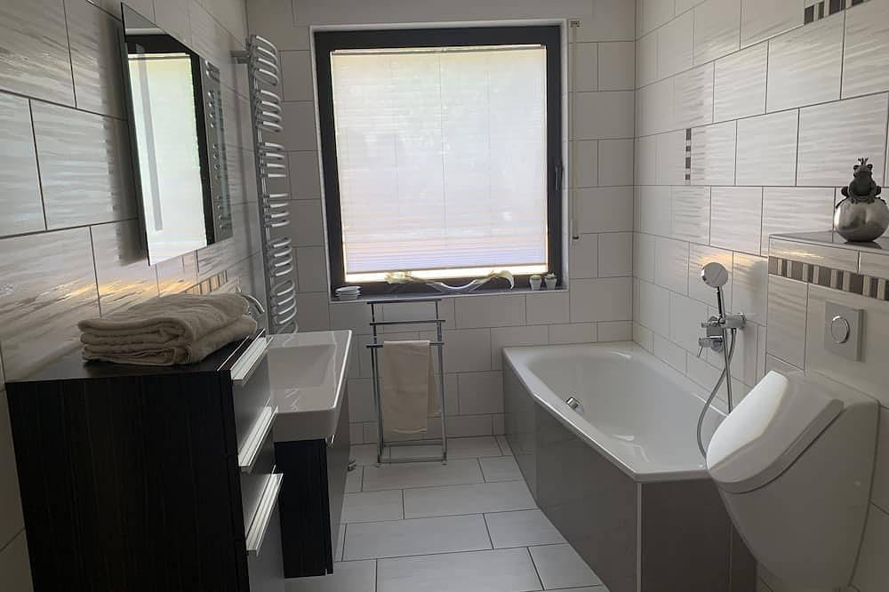 Neu renoviertes, modern eingerichtetes Ferienhaus im Ortskern in Alf, Traben-Trarbach und Umbegung