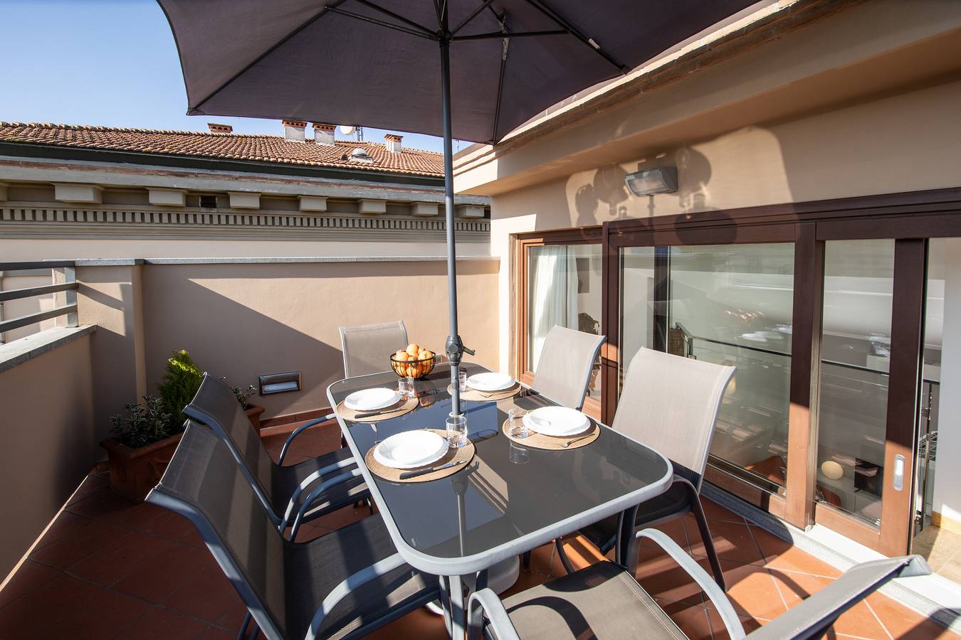 Apartamento entero, Rooftop Delight with Terrace in Lucca, Via Francigena