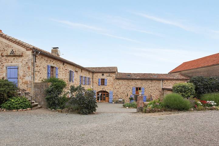 Gîte pour 15 personnes, avec jardin ainsi que piscine et terrasse dans le Tarn