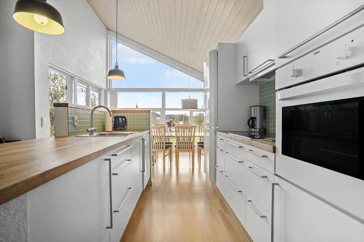 Ferienhaus für 8 Personen, mit Terrasse und Sauna sowie Garten und Whirlpool, kinderfreundlich in Tranum Strand - 4