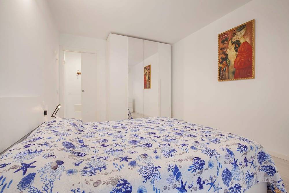 Ganze Wohnung, Villa Malù - Apt Amalia - Pool- und Seeblick in Torri del Benaco, Gardasee-Berge