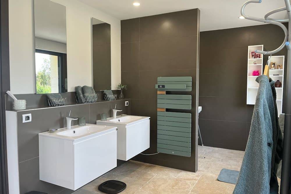 Suite Alpilles 5 épis exceptional accommodation in the heart of an exceptional region in Châteaurenard, Arles region