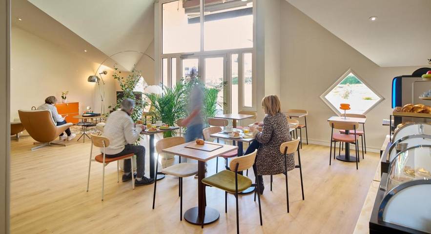 Hôtel pour 2 personnes, avec vue ainsi que jardin et piscine à Tournus - 2