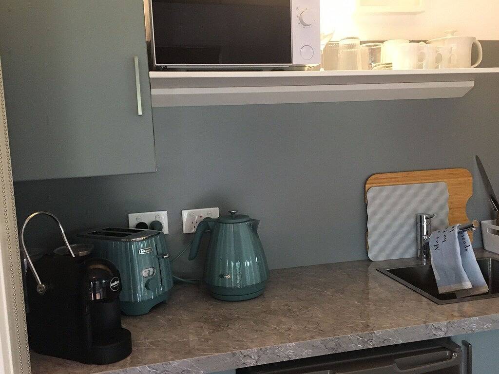 Delightful Self Contained Private Suite with Kitchenette in Trentham, Hepburn Shire