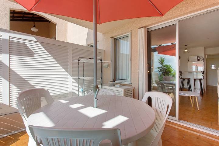Appartamento intero, Appartamento '2 Pièces Sainte Maxime' con vista mare, piscina e Wi-Fi in La Nartelle, Sainte-Maxime