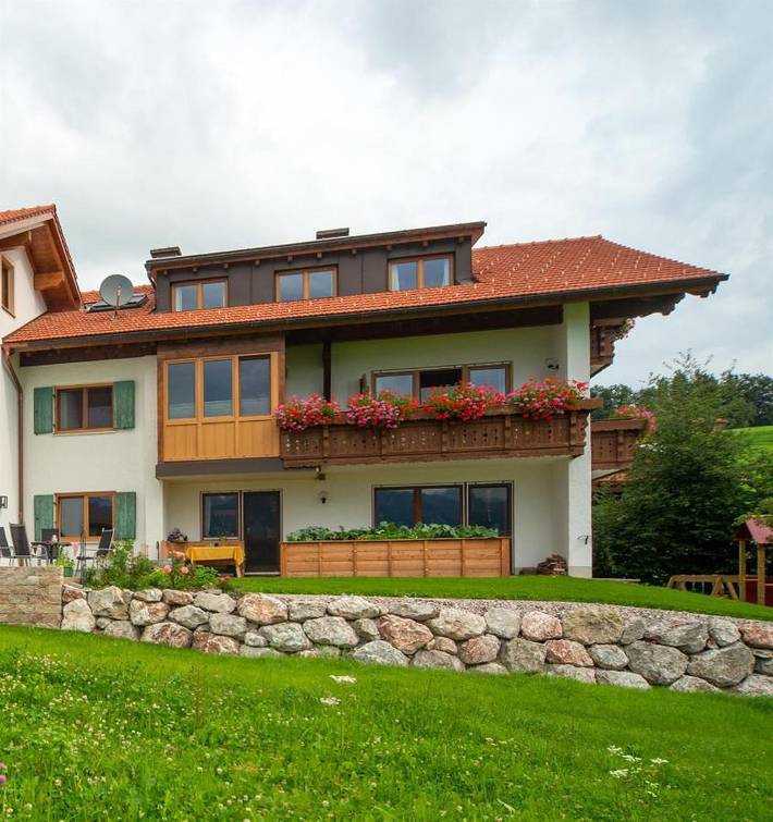 Ferienwohnung für 2 Personen, mit Sauna und Garten sowie Whirlpool, mit Haustier in Hopferau