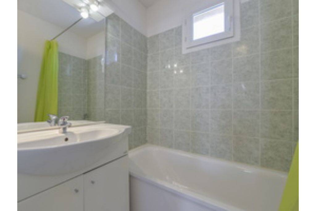 Appartement entier, Sun Hols Les Rives du Lac M3P6 in Saint-Saturnin-lès-Avignon, Vaucluse