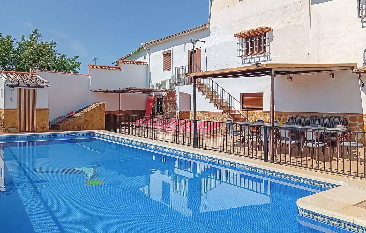 Paraíso junto a la piscina: Apartamento de lujo con aire acondicionado, chimenea y barbacoa in Iznájar, Sierras Subbéticas