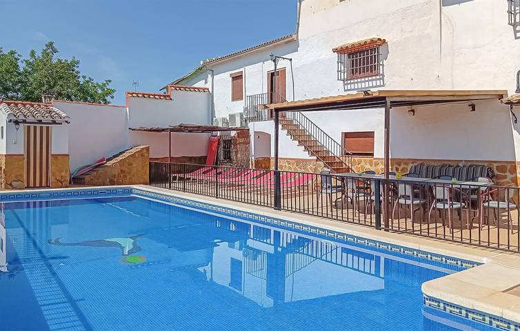 Apartamento para 8 personas, con Terraza además de Jardín y Piscina en Iznájar