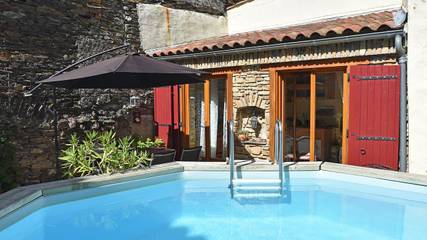 Gîte pour 6 personnes, avec terrasse ainsi que jardin et piscine à Cuxac-Cabardès