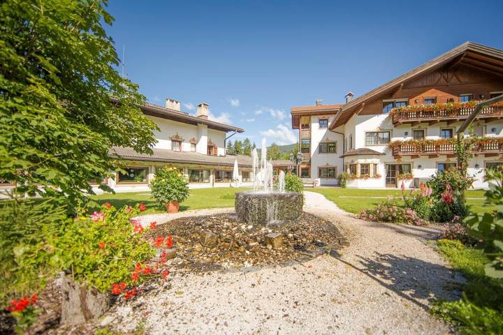 Hotel für 3 Personen, mit Sauna und Ausblick sowie Garten in Toblach