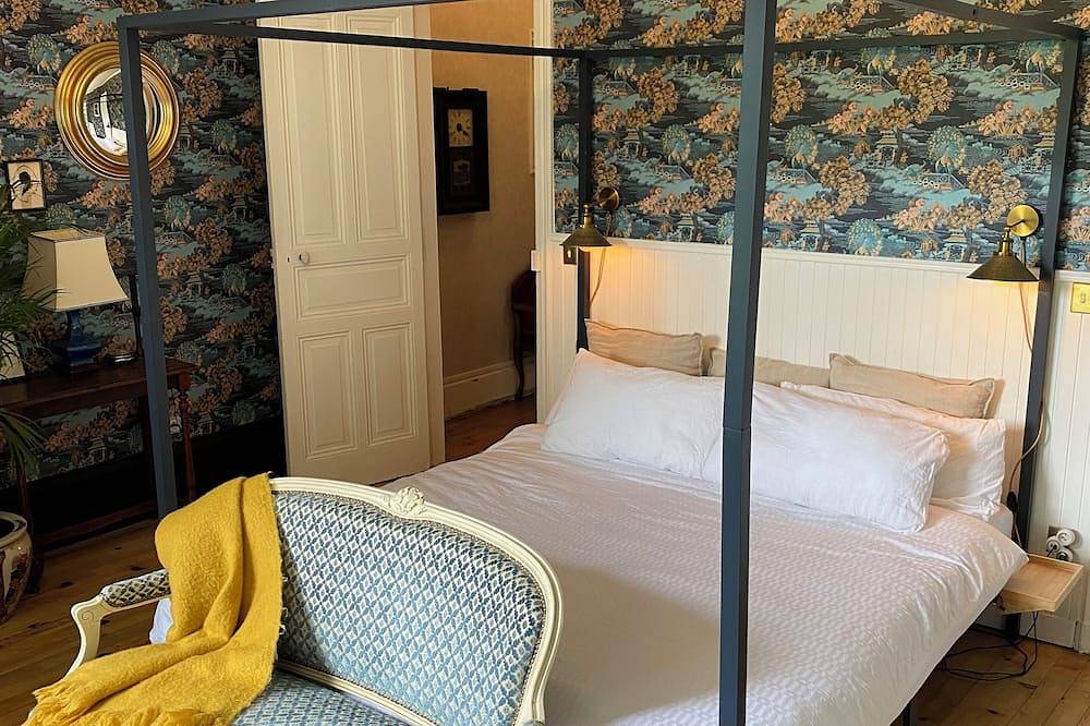 Stunning Chateau with huge Orangery perfect for big groups. in Sainte-Thérèse-des-Ponts-de-Seine, Le Havre und Umgebung