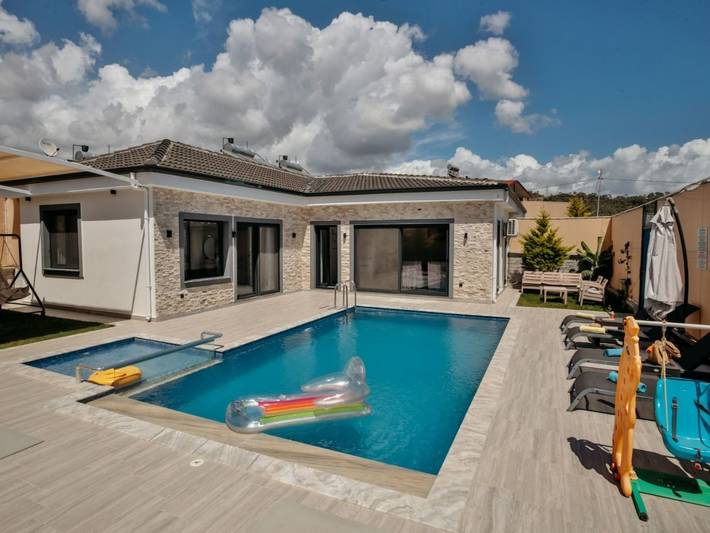 Casa de vacaciones para 4 personas, con piscina además de terraza y jardín - 1