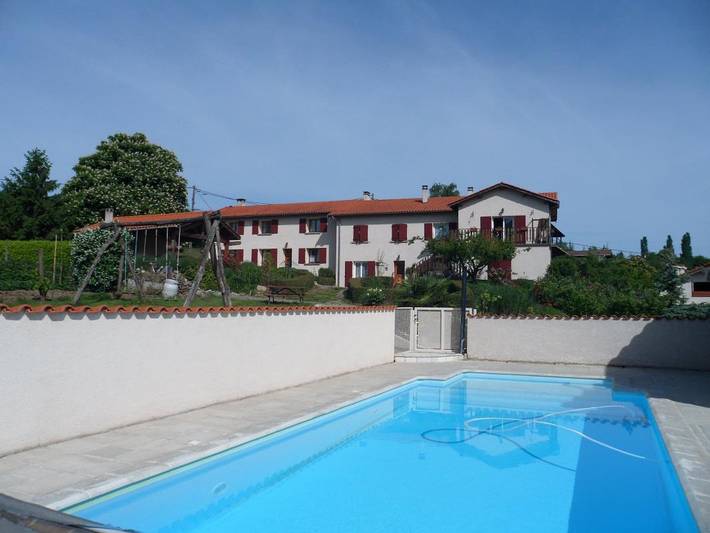 Gîte pour 5 personnes, avec Terrasse et Jardin ainsi que Piscine et Vue
