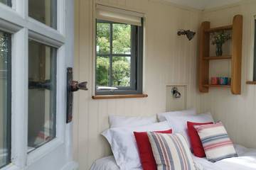 Static Caravan for 2 People in Funtington, West Sussex, Photo 1