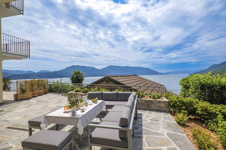 Ferienwohnung für 5 Personen, mit Balkon/Terrasse und Terrasse sowie Garten und Seeblick in Cannero Riviera